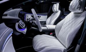 Desain Futuristik Interior Mobil Mewah 2025