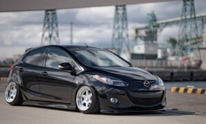 Mazda2 stylish: Modifikasi body kit fungsional terbaik