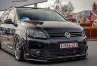 Modifikasi Eksterior VW Touran dengan Aksen Hitam